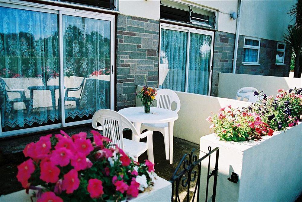 Crossways & Sea View Holiday Apartments Торки Экстерьер фото